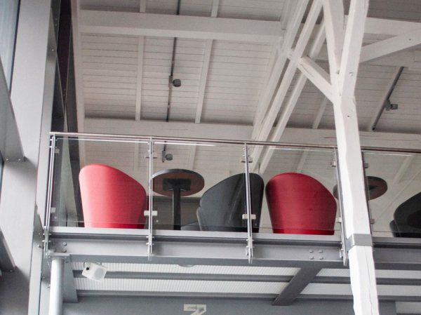 Tischgestell für die Gastronomie Marino-TGF-404 aus Stahl für den Innenbereich im Emfangsbereich