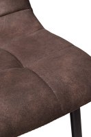 Vorschau: Polsterstuhl Derri Yuma-47 – brauner Stuhl mit Kassettensteppung und schwarzem Metallgestell für Gastronomie Detailansicht Sitzfläche Vorschau: Polsterstuhl Derri Yuma-47 – brauner Stuhl mit Kassettensteppung und schwarzem Metallgestell für Gastronomie Detailansicht Sitzfläche