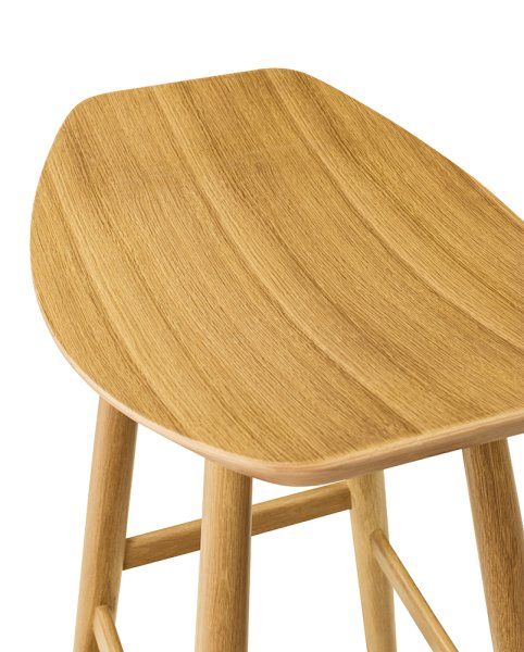 Barhocker Swina-Bar aus Eiche mit gewölbter Sitzschale, ohne Rückenlehne