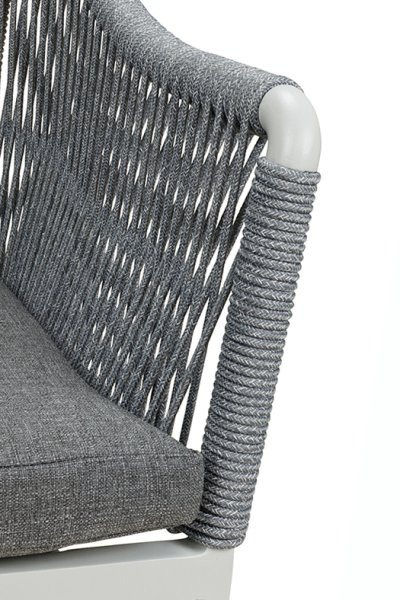 Ramila-RR Light Grey Terrassenstuhl mit beigem Aluminiumgestell und Textilen-Rücken, stapelbar und wetterfest für Gastronomie Detailansicht Armlehne