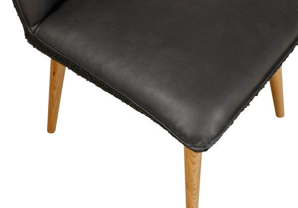 Beine: Eichenholz │ Bezug innen: A1987 │ Bezug außen: Antelao-421