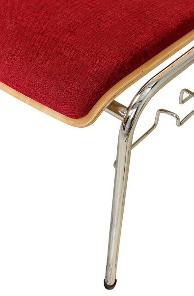 Konferenzstuhl Eruno-510 mit rotem Sitzpolster, verchromtem Metallgestell, stapelbar Beizton: Buche natur | Bezug: Princess 140