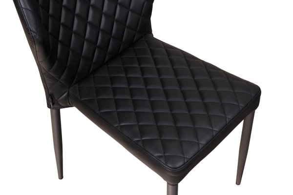 Gepolsterter Gastronomiestuhl Loras-ST Black mit Rautensteppung und schwarzem Aluminiumgestell