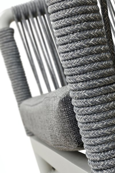 Ramila-RR Light Grey Terrassenstuhl mit beigem Aluminiumgestell und Textilen-Rücken, stapelbar und wetterfest für Gastronomie Detailansicht Kunststoff-Kordel