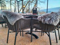 Vorschau: Gastronomie Terrassenstuhl Ramila-48 Taupe als moderner, wetterfester Outdoorstuhl mit Geflecht und Kissen auf Metallgestell im Gasthof zum Anker | Bad... Vorschau: Gastronomie Terrassenstuhl Ramila-48 Taupe als moderner, wetterfester Outdoorstuhl mit Geflecht und Kissen auf Metallgestell im Gasthof zum Anker | Bad Staffelstein