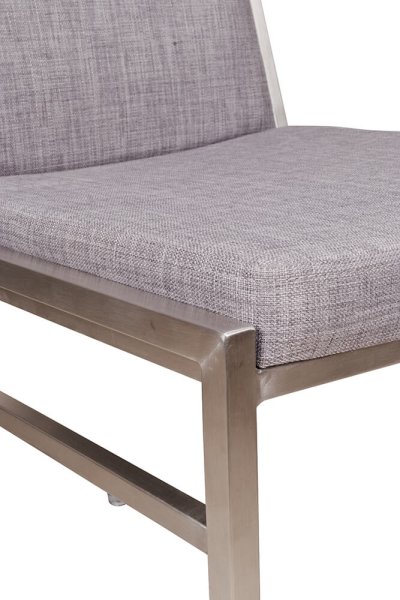 Bankettstuhl Arano mit Metallgestell und grauer Polsterung, stapelbar