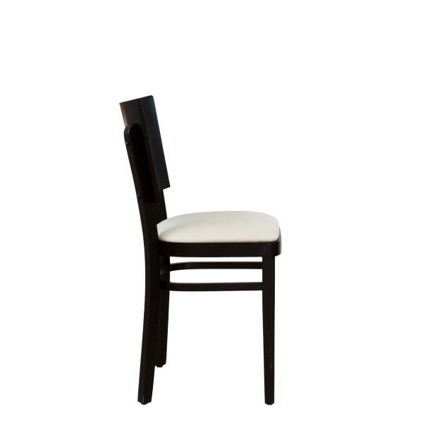 Muno-P, Seitenansicht: klassischer Holz-Gastronomiestuhl mit cremefarbenem Polstersitz und stabilen Querstreben.