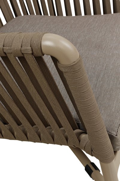 Ramila-48 Brown Terrassenstuhl mit beigem Aluminiumgestell und Textilen-Rücken, stapelbar und wetterfest für Gastronomie Detailansicht Geflecht